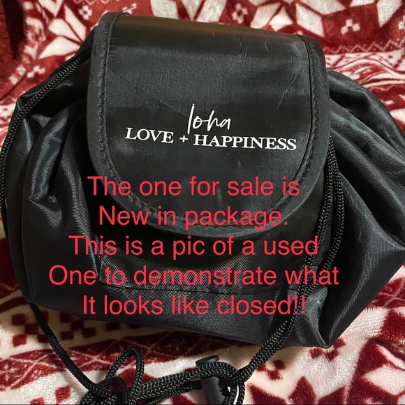 🆕⭐️4/$25⭐️or🔥10/50🔥LOHA lay & play make up bag - Picture 3 of 7